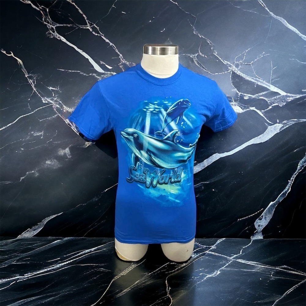 Sea World Adult Blue Big Dolphin Graphic Print T-Shirt Sz Sm 100% Cotton NWT